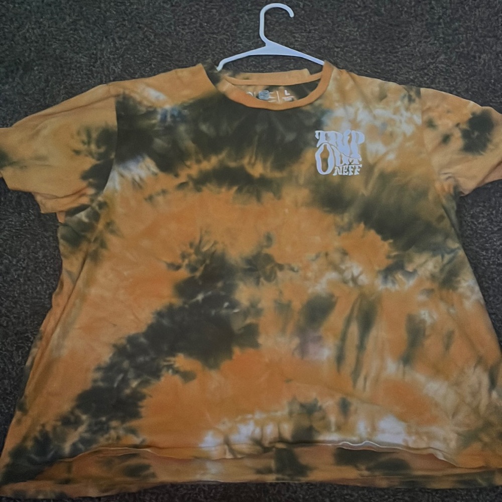 men shirt. size L im willing to bet any other price